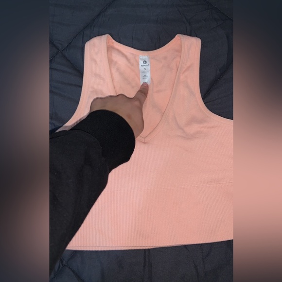 Seamless V-Neck Crop Rib Tank (90 degree by Reflex) - Picture 4 of 4